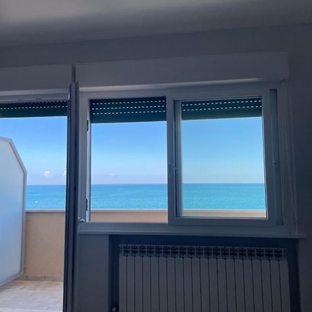 ポルト・レカナーティIl Balcone Sul Mareアパートメント エクステリア 写真
