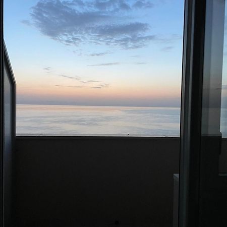 ポルト・レカナーティIl Balcone Sul Mareアパートメント エクステリア 写真