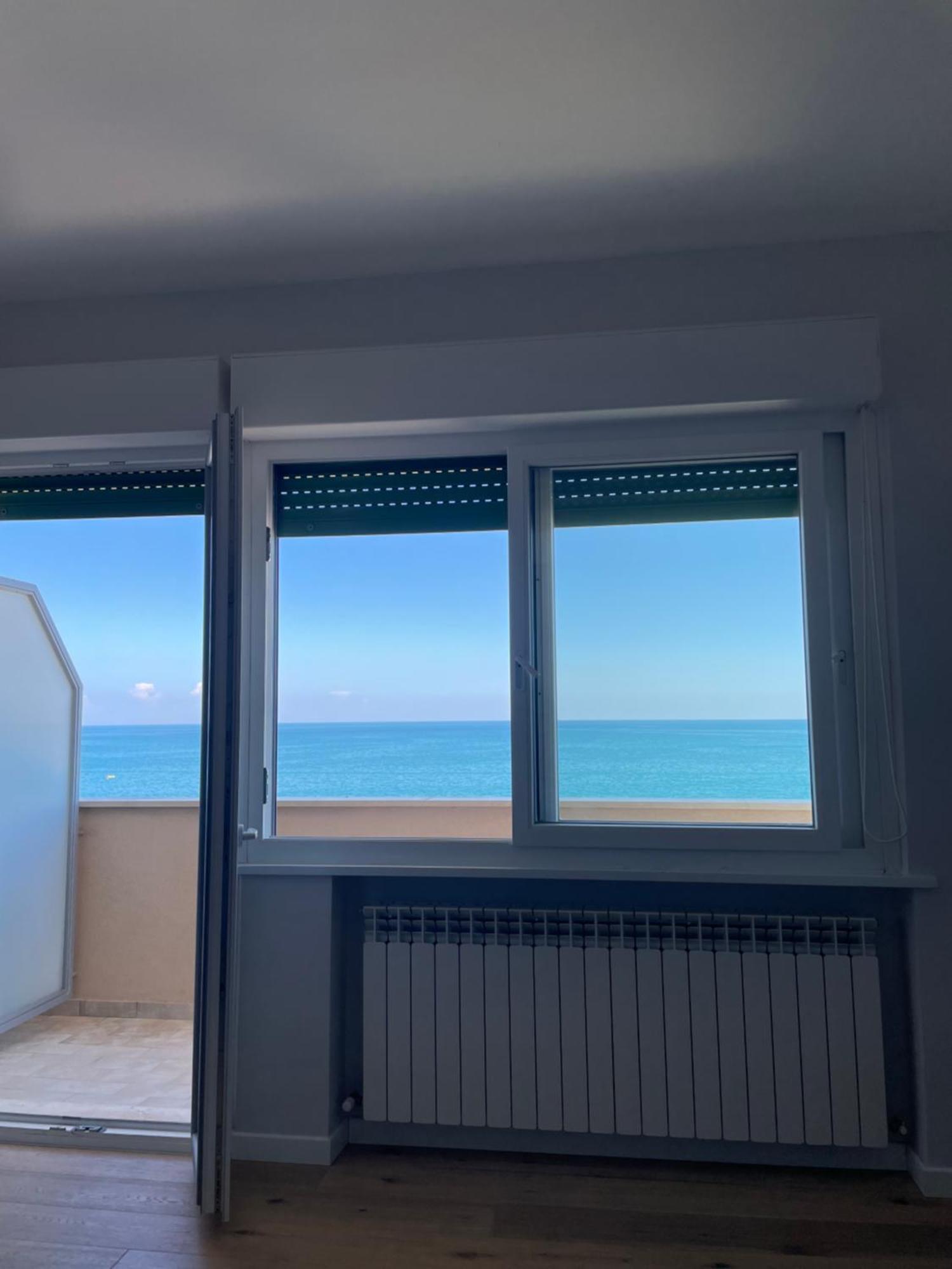 ポルト・レカナーティIl Balcone Sul Mareアパートメント エクステリア 写真
