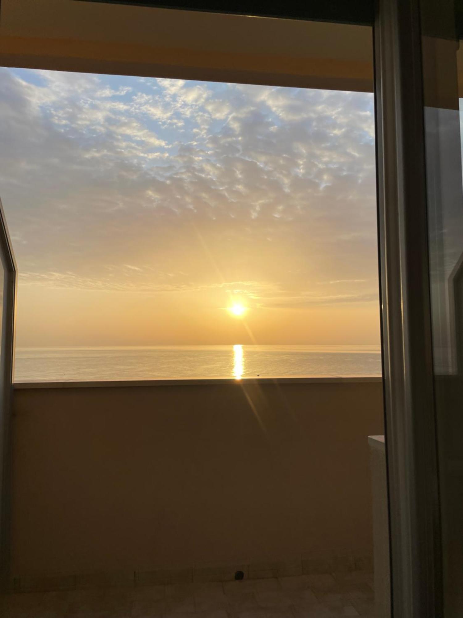 ポルト・レカナーティIl Balcone Sul Mareアパートメント エクステリア 写真