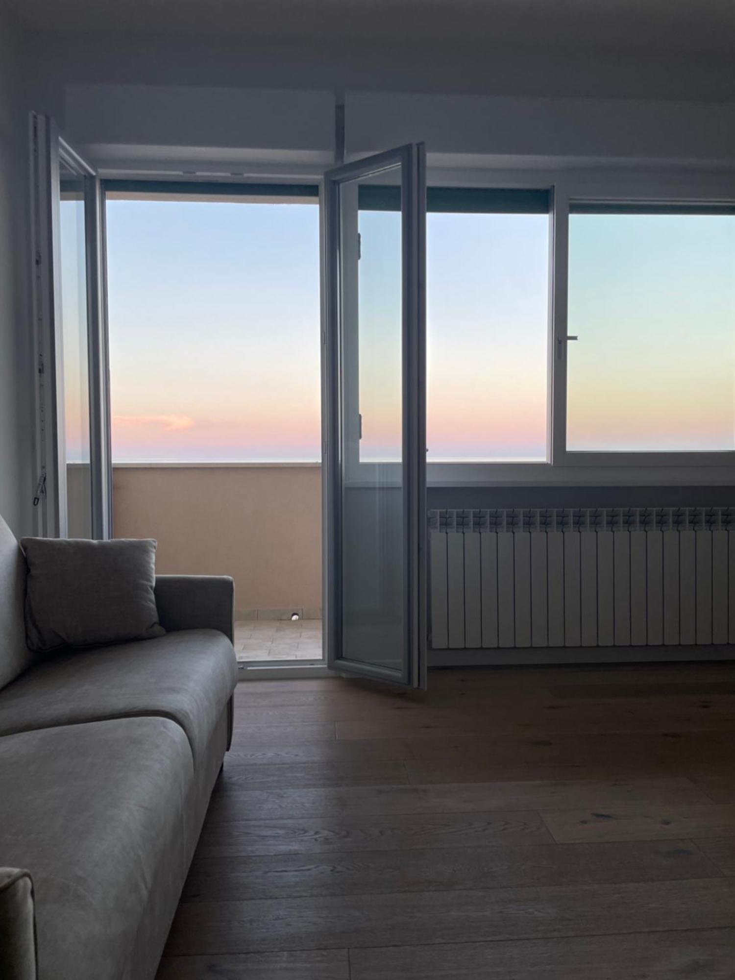 ポルト・レカナーティIl Balcone Sul Mareアパートメント エクステリア 写真